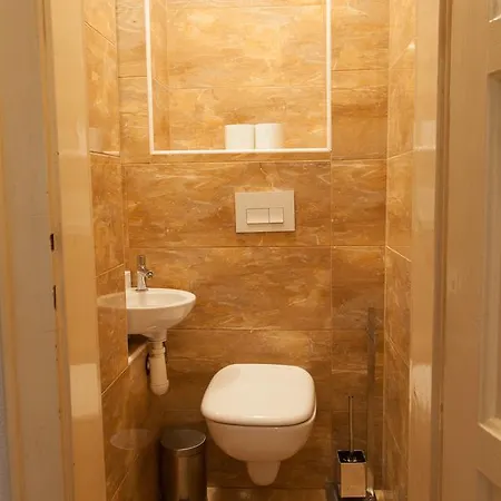 Spacious 3-bedroom Lev 아파트 *