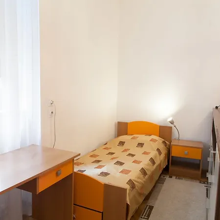 Spacious 3-bedroom Lev 아파트 *