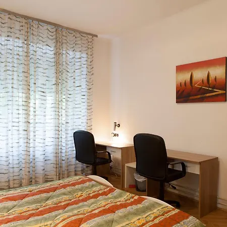 Spacious 3-bedroom Lev アパート *